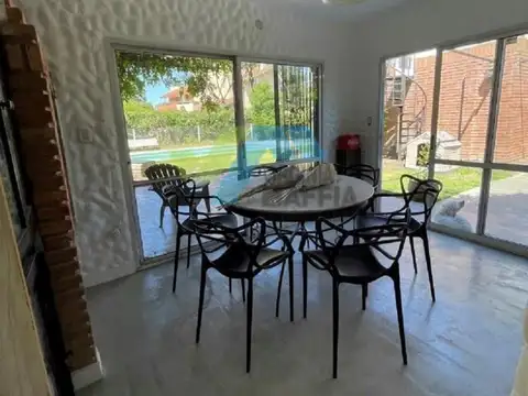 Casa 5 ambientes con 2 baños