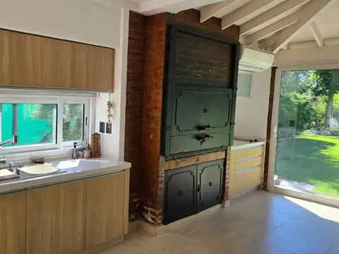 Casa 4 ambientes con 4 baños