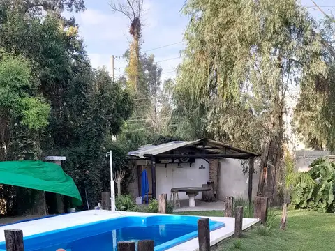 Casa en Alquiler con 2 cocheras