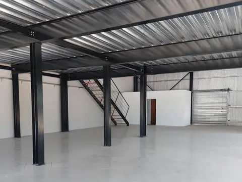 Local comercial sobre Av. Arturo Illia esquina Laprida | 337 m² cubiertos