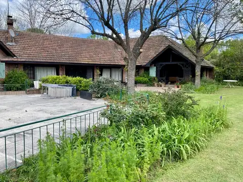 Casa en Venta con 2 cocheras