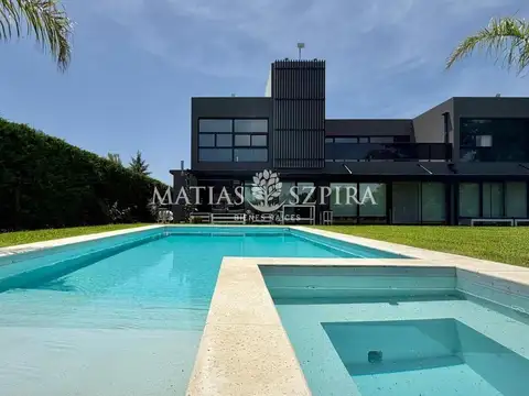 Propiedad en Solar de Alvarez de 6 ambientes