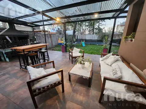 Casa 4 ambientes con 2 baños
