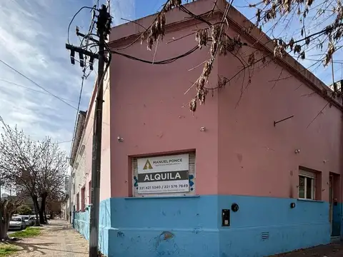 CASA DE CUATRO DORMITORIOS EN ALQUILER EN LA PLATA
