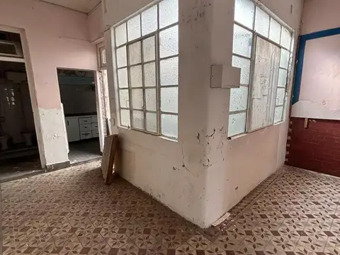 CASA DE CINCO AMBIENTES EN ALQUILER EN LA PLATA
