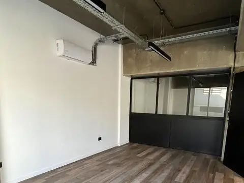 Oficina 8 ambientes con 8 baños