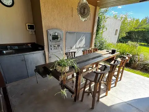 Casa 6 ambientes con 3 baños