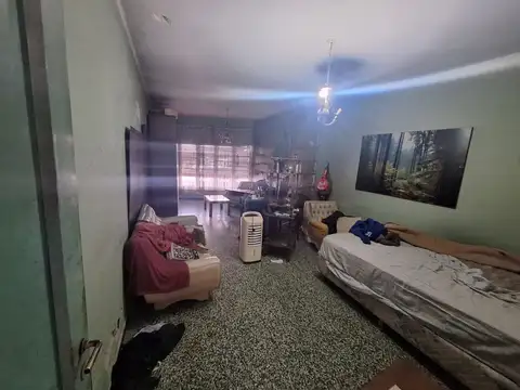 Avenida Leandro N. Alem 700