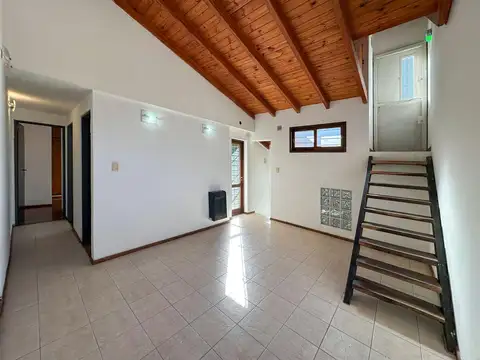 Casa de pasillo en PH con 2 dormitorios y terraza exclusiva