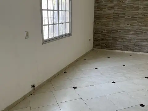 Depto Tipo Casa en Alquiler en Remedios de Escalada, $ 850.000