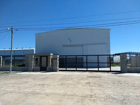 Nave Industrial de 904 m²