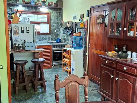 Casa 4 ambientes con 2 baños