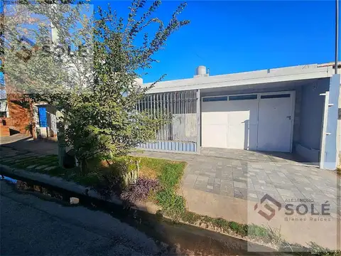 Casa En Venta 2 Dormitorios Zona Av Santa Ana - Barrio Lamadrid