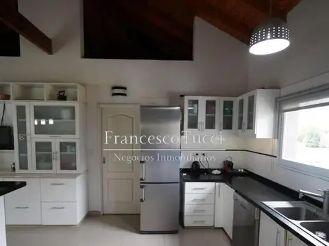 Casa 5 ambientes con 5 baños