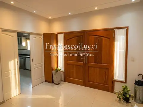 Casa 5 ambientes con 5 baños