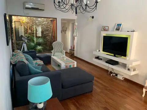 VENTA - CASA 2 DORMITORIOS CON PILETA Y PARRILLERO - GRANADERO BAIGORRIA