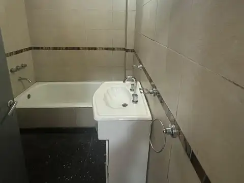 Departamento en Alquiler en Ezpeleta Este, $ 620.000