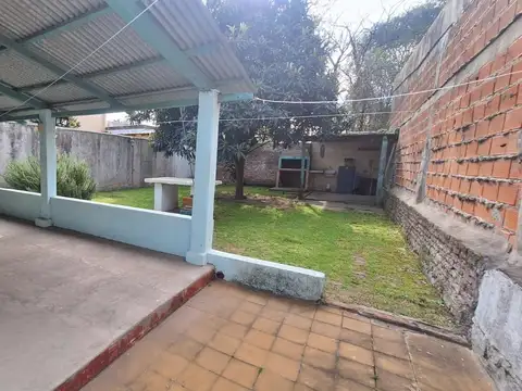 Casa 3 ambientes con 1 baño
