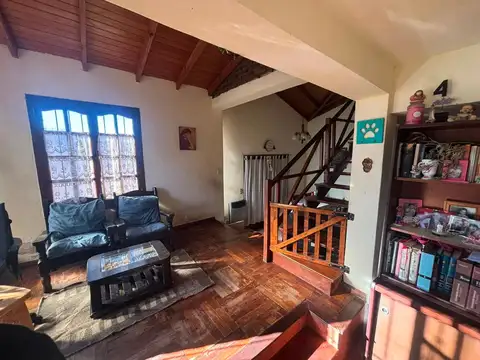 Casa 4 ambientes con 2 baños