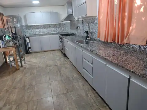 VENTA casa con QUINCHO y PARRILLA 4 amb