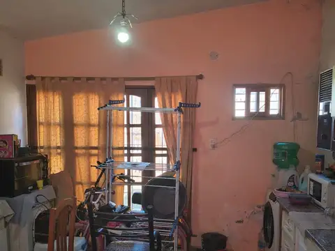Casa 2 ambientes con 1 baño