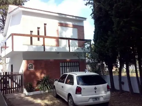 EXCELENTE CHALET EN DOS PLANTAS TERRENO PROPIO