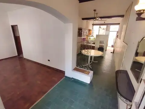 Casa en Venta 4 Amb. Bº Guemes una planta garaje jardín