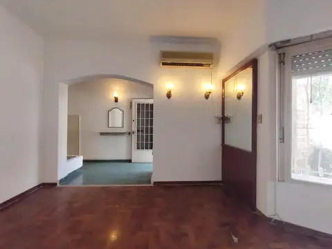 Casa en Venta 4 Amb. Bº Guemes una planta garaje jardín