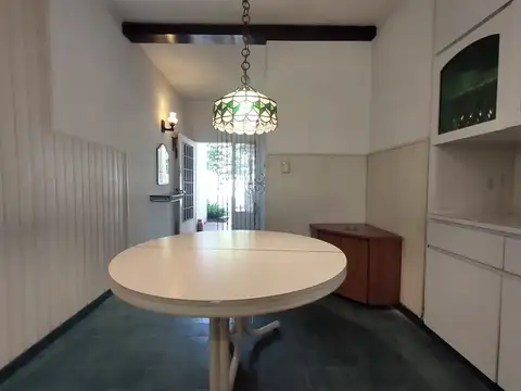 Casa en Venta 4 Amb. Bº Guemes una planta garaje jardín