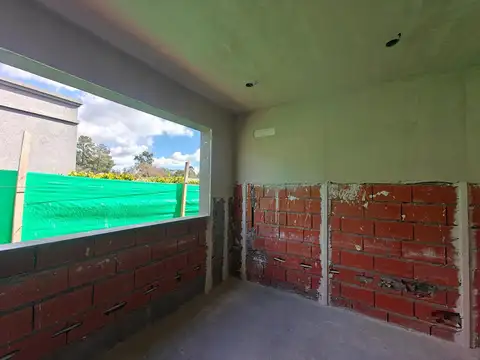 Casa 4 ambientes con 2 baños