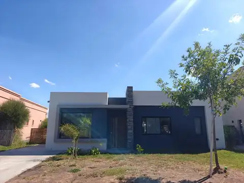 Casa en Venta en Pilar del Este - Santa Lucia, USD 170.000