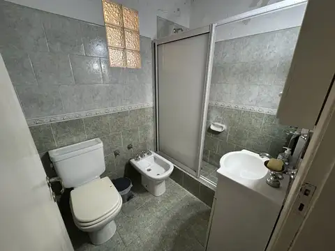 CASA CON GALPÓN, DEPARTAMENTO Y GRAN TERRENO.