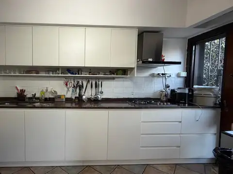 Casa en Venta con 3 cocheras