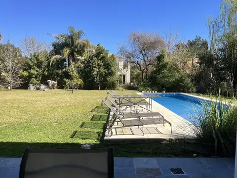 Casa en Venta con 5 cocheras