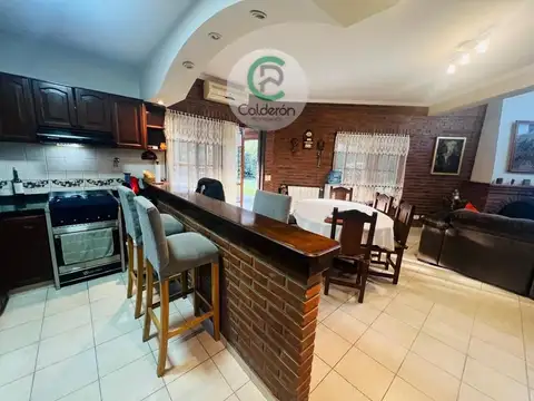 Casa 4 ambientes con 4 baños