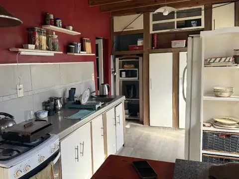 Casa 6 ambientes con 2 baños