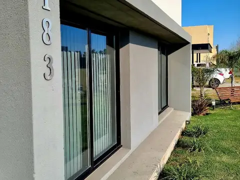 Casa 6 ambientes con 3 baños