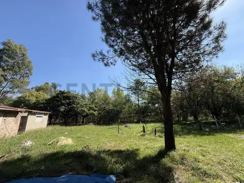 ¡TERRENO CON PILETA EN BARRIO 20 DE JUNIO CON 2 CASAS EN TERMINACIÓN!