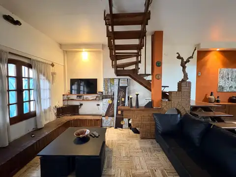 Casa 6 ambientes con 3 baños