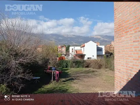 Casa 8 ambientes con 2 baños