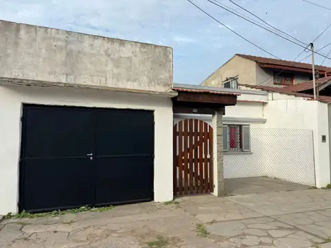 CASA EN VENTA 4 AMBIENTES ALEJANDRO KORN