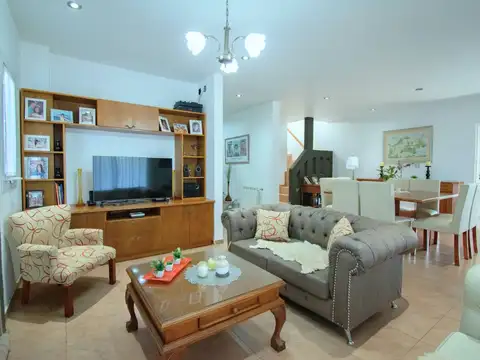 Casa 7 ambientes con 3 baños