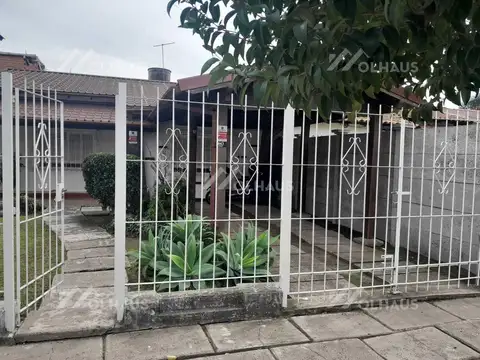 Casa Chalet  en Venta en Lomas del Mirador, La Matanza, G.B.A. Zona Oeste