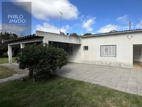 Casa sobre fraccion de 10000 mts2. 411 Y 134 . Villa Elisa