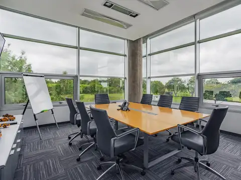 Oficina en Alquiler con 2 cocheras