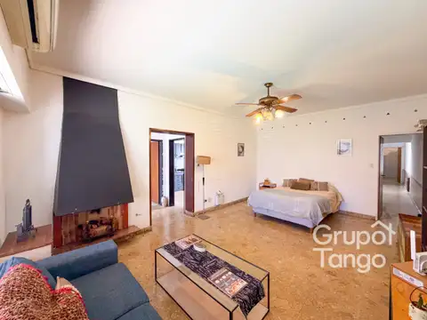 Venta Casa Siete Ambientes Floresta Cochera Terraza Patio Quincho