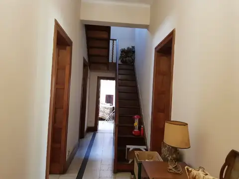 Casa en Alquiler con 4 cocheras