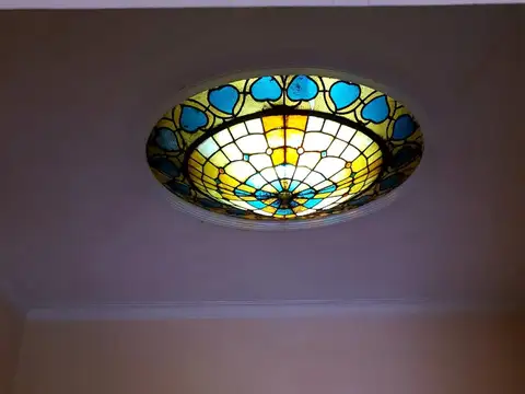 Casa 8 ambientes con 2 baños