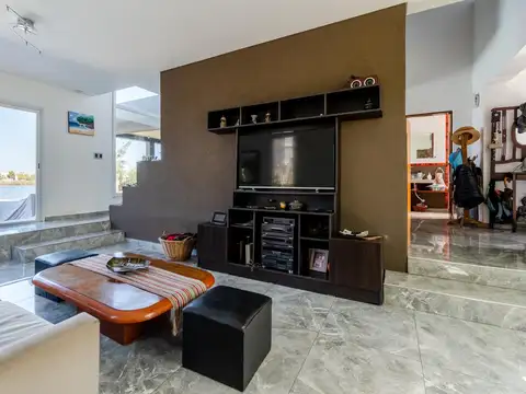 Casa en Alquiler en El Cantón - Barrio Puerto, USD 1.800