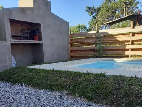 Complejo de 3 casas con piscina en venta en Punta del Diablo